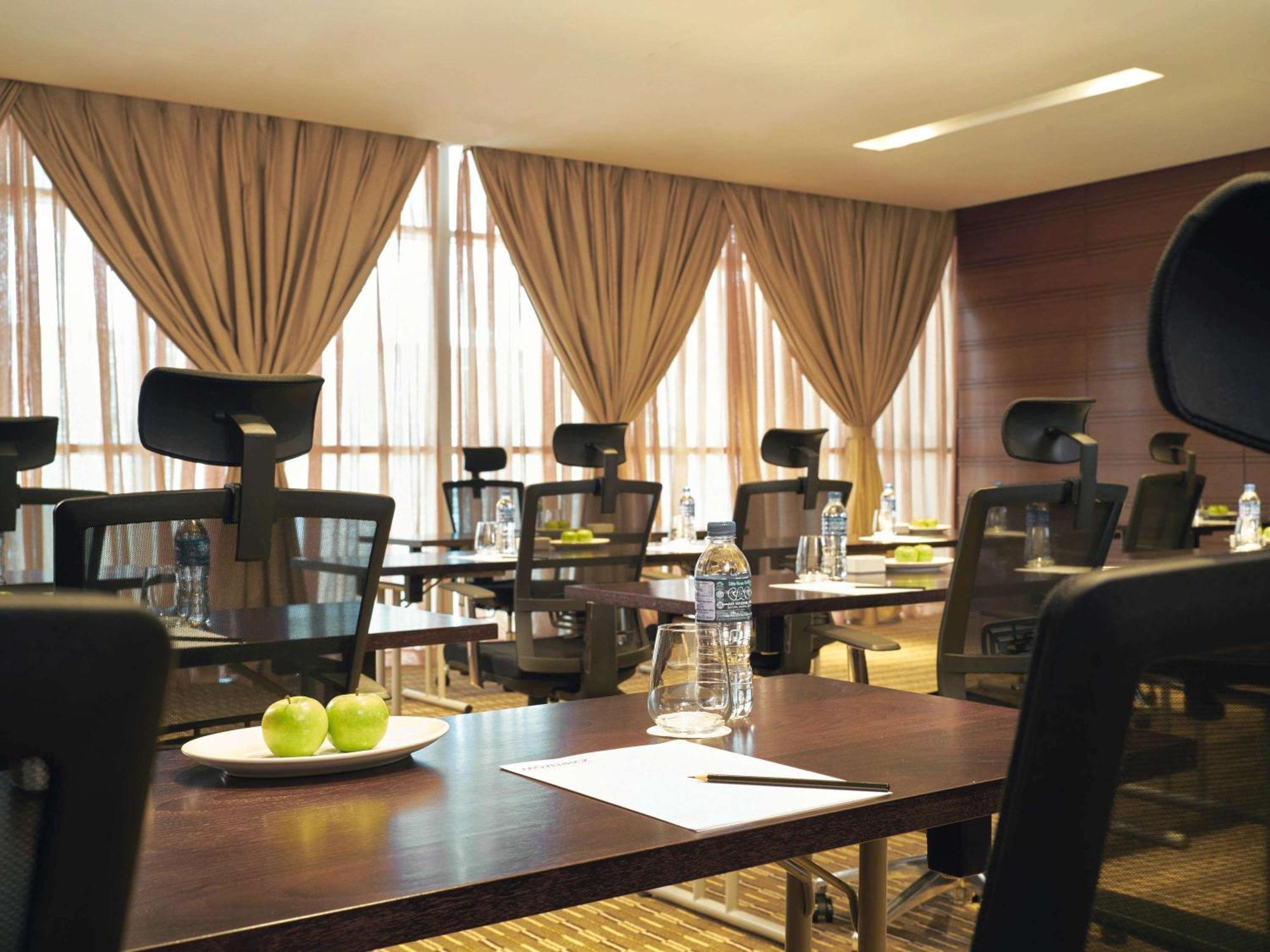เมอเวนปิค โฮเต็ล แอนด์ คอนเวนชั่น เซ็นเตอร์ เคแอลไอเอ Hotel เซปัง ภายนอก รูปภาพ Meeting room