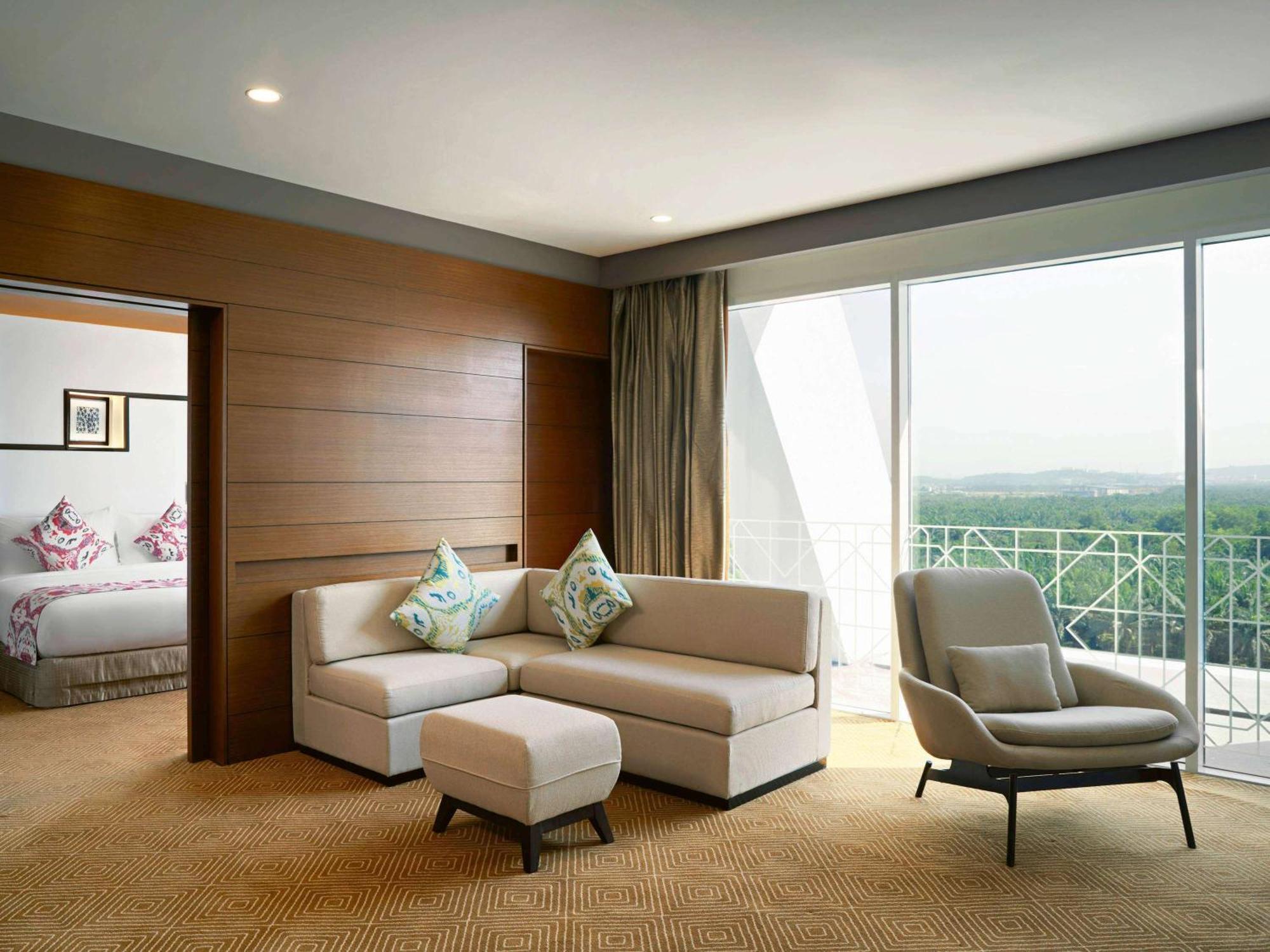 เมอเวนปิค โฮเต็ล แอนด์ คอนเวนชั่น เซ็นเตอร์ เคแอลไอเอ Hotel เซปัง ภายนอก รูปภาพ Suite at the hotel